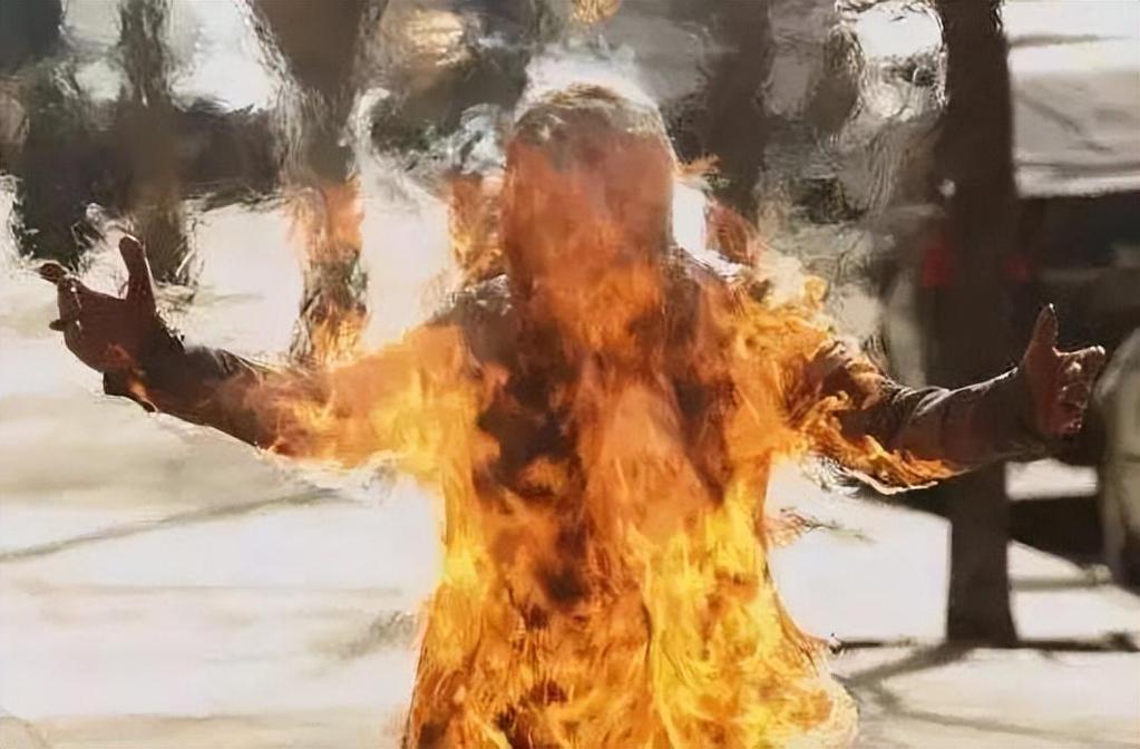 人体自燃（人体自燃的前兆）