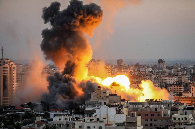 美国“猛烈空袭” 伊朗石油出口枢纽特朗普：中东史上最大一次轰炸