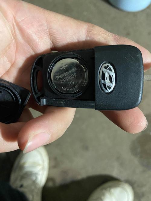 思迪汽车(思迪汽车遥控钥匙拆卸电池)