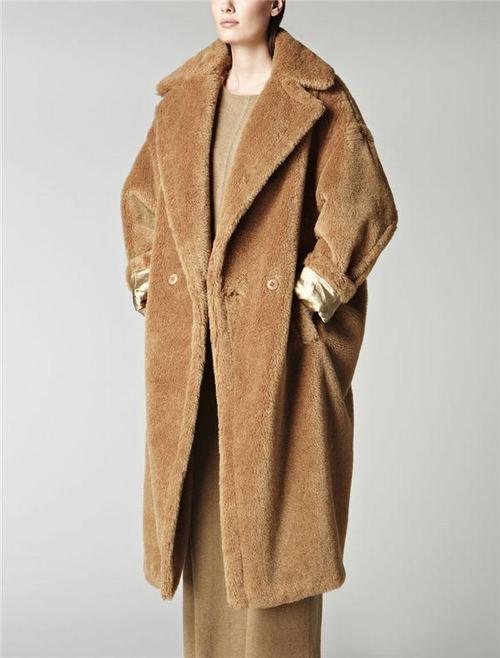 被吐槽像“没拉拉链”，LOEWE新包设计引争议，客服回应：意在营造随性效果 | 贵圈