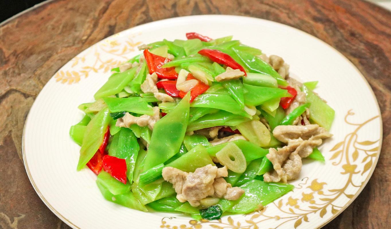 莴笋炒肉的做法（青椒炒肉家常做法）